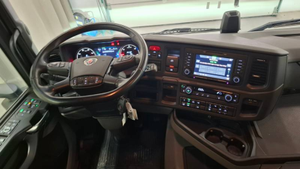 Zdjęcie przedmiotu: SCANIA R460 Super E6 18.0t 4x2 NA Highline