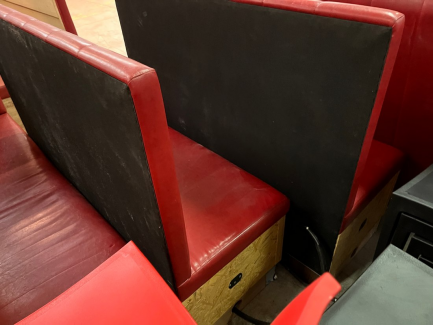 Zdjęcie przedmiotu: A set of restaurant furniture