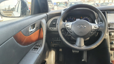 Zdjęcie przedmiotu: Infiniti Q70 SUV