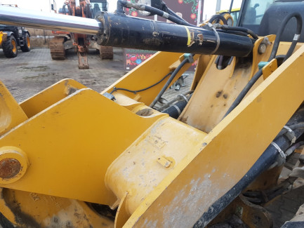 Zdjęcie przedmiotu: Ładowarka kołowa CATERPILLAR 908H2