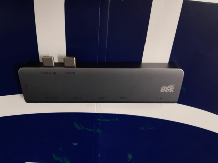 Zdjęcie przedmiotu: Laptop / Notebook Apple MacBook Pro 13" z Touch Bar, 4-rdzeinowy Intel Core i5 1.4 GHz , 8 gen, RAM 8 GB, dysk 512GB SSD kod producenta: MXK52ZE/A z akcesoriami