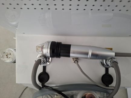 Zdjęcie przedmiotu: RF FRAX PLUS cosmetic device using the technology of radio waves, mikronakłuć and cryotherapy to perform fractional radiofrequency microneedle treatment