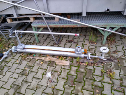 Zdjęcie przedmiotu: A line for the production of juices consisting of three units: sorting, grinding and squeezing juice as well as juice packaging and packing.