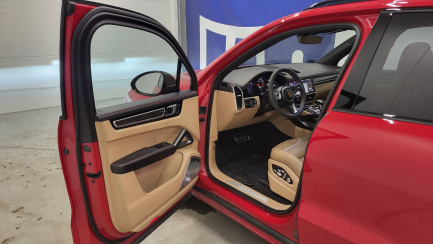 Zdjęcie przedmiotu: Porsche Cayenne Turbo Błędny wpis mocy i pojemności silnika w DR