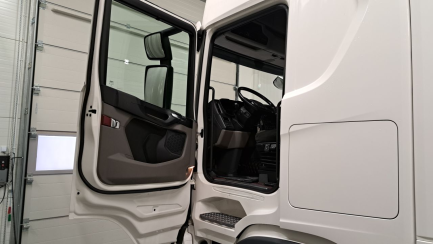 Zdjęcie przedmiotu: SCANIA R460 Super E6 18.0t 4x2 NA Highline