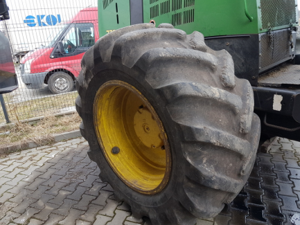 Zdjęcie przedmiotu: Harvester John Deere 770D