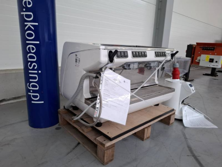 Zdjęcie przedmiotu: Nuova Simonelli Appia Life V 2gr 380V White HG Coffee Express with Nuova Simonelli MDXS OD Coffee Grinder