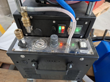 Zdjęcie przedmiotu: Zestaw wyposażenia warsztatu (myjnia parowa OPTIMA STREAMER OPTIMA XD,  odkurzacz piorący SANTOEMMA HOT SAABRINA FOAM)