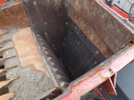 Zdjęcie przedmiotu: SANDVIK QJ341 self-propelled jaw crusher