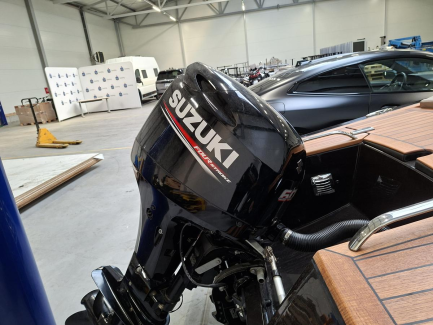 Zdjęcie przedmiotu: Ł&oacute;dź motorowa VTS FLYING SHARK CLASSIC 5.7