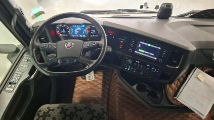 Zdjęcie przedmiotu: SCANIA R460 Super E6 18.0t 4x2 NA Highline