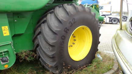 Zdjęcie przedmiotu: JOHN DEERE T660 T600 harvester with HEDER 625R / 625R