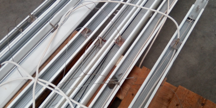 Zdjęcie przedmiotu: LED shop lighting set: POLARIS Led line, model Zander 240-180-54W-D - 16 pcs, rope suspensions - 30 pcs, connector - 1 pcs.