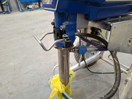 Zdjęcie przedmiotu: Agregat malarsko-szpachlarski GRACO MARK V STANDARD + Zbiornik na materiał GRACO 287987