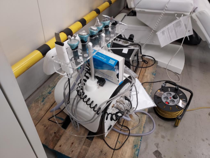 Zdjęcie przedmiotu: Bio Profit cosmetic device set (Golden Wave, Beltino, Delite Laserotherap, 2x beauty chair, 2x beauty stool, pedicure chair)