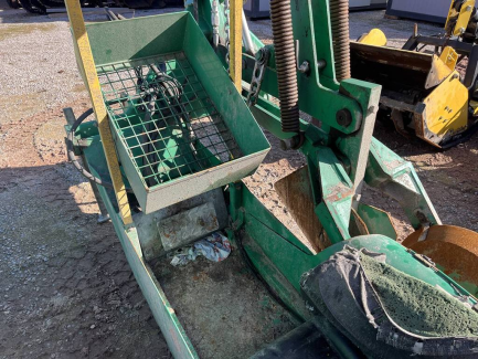 Zdjęcie przedmiotu: Rowkowa sadzarka leśna Masarykův les Křtiny RZS-1 