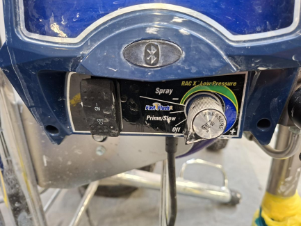 Zdjęcie przedmiotu: Agregat malarsko-szpachlarski GRACO MARK V STANDARD + Zbiornik na materiał GRACO 287987