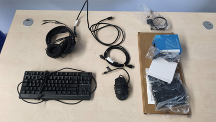 Zdjęcie przedmiotu: Zestaw komputerowy: Komputer stacjonarny Intel Core i5-12400F, RTX 5060, 32GB, 2TB M2, WIN 11 Pro + Monitor LED 27" AOC 27G4X + Słuchawki + Klawiatura  + Myszka 