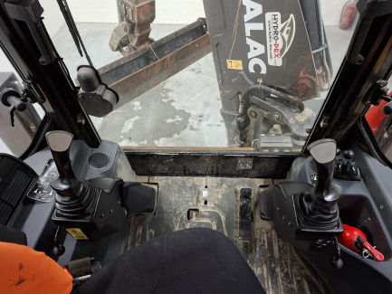 Zdjęcie przedmiotu: Koparko-ładowarka MECALAC TLB 870