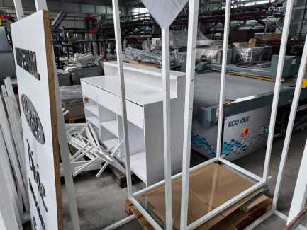 Zdjęcie przedmiotu: Wyposażenie meblowe do sklepu 