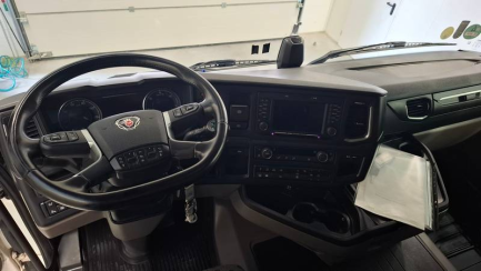 Zdjęcie przedmiotu: SCANIA R460 Super E6 18.0t 4x2 NA Highline