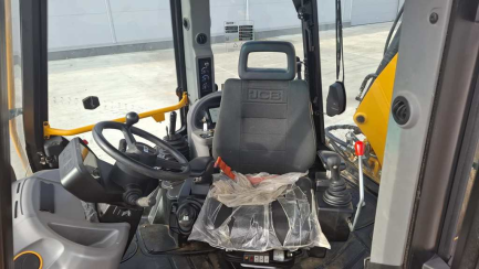 Zdjęcie przedmiotu: Екскаватор-навантажувач JCB 4CX