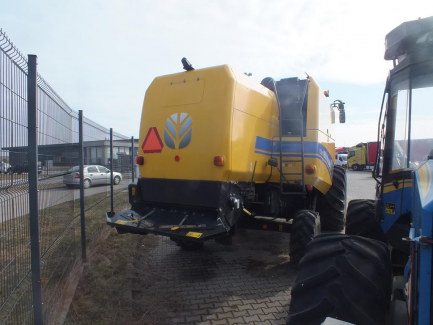 Zdjęcie przedmiotu: Kombajn zbożowy NEW HOLLAND TC 5.80 479 + header NEW HOLLAND 17 + w&oacute;zek