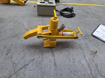 Zdjęcie przedmiotu: System do wulkanizacji opon Monaflex TRRS D umożliwia wykonywanie napraw na gorąco powierzchni bocznej, barku oraz bieżnika opony