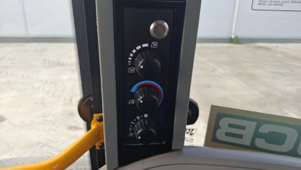 Zdjęcie przedmiotu: Екскаватор-навантажувач JCB 4CX