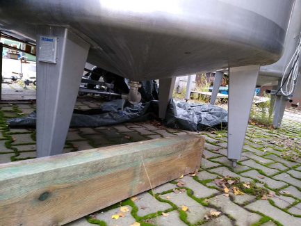 Zdjęcie przedmiotu: A line for the production of juices consisting of three units: sorting, grinding and squeezing juice as well as juice packaging and packing.