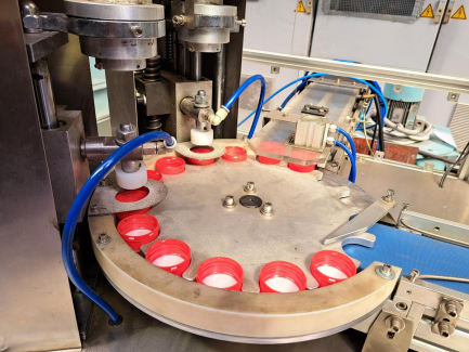 Zdjęcie przedmiotu: Automatic Cap Lining Machine FRTB-SD3-C