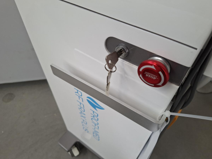 Zdjęcie przedmiotu: RF FRAX PLUS cosmetic device using the technology of radio waves, mikronakłuć and cryotherapy to perform fractional radiofrequency microneedle treatment