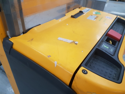 Zdjęcie przedmiotu: W&oacute;zek widłowy Jungheirich EJC 214 115 535 DZ