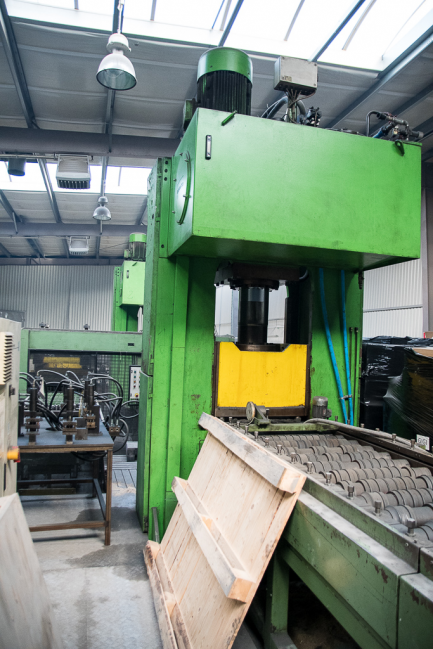 Zdjęcie przedmiotu: Technological line for the production of SICODAN condensers CONDENSER line