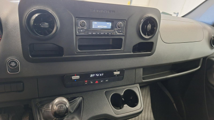 Zdjęcie przedmiotu: MERCEDES-BENZ/IGLOPOL SPRINTER E6 3.5t