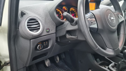 Zdjęcie przedmiotu: Opel Corsa Długotrwały post&oacute;j