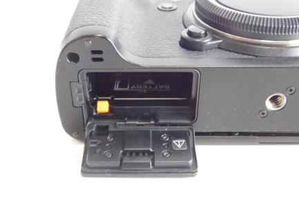 Zdjęcie przedmiotu: Camera with Fuji Film Corporation lens: body - XT3 / lens - XF35mmF2 R WR