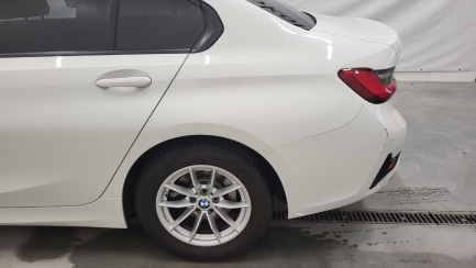 Zdjęcie przedmiotu: BMW 320i Advantage aut