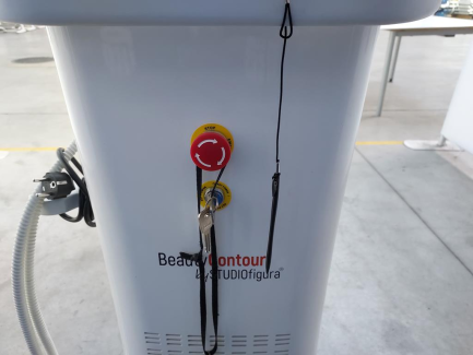 Zdjęcie przedmiotu: Cosmetic device for performing vacuum massage with additional participation of rolls, radio waves and LED light STUDIO FIGURA Beauty Contour