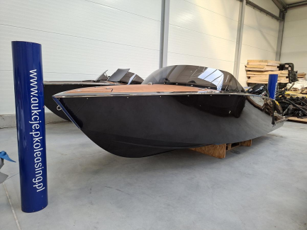 Ł&oacute;dź motorowa VTS FLYING SHARK CLASSIC 5.7