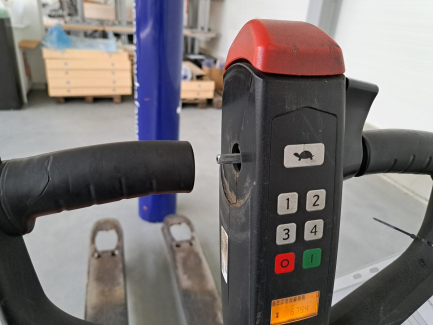 Zdjęcie przedmiotu: Wózek paletowy elektryczny BT Tyro LHE130