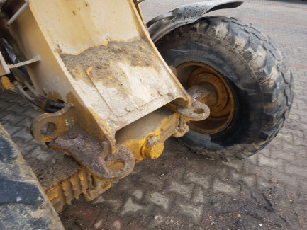 Zdjęcie przedmiotu: Ładowarka kołowa CATERPILLAR 908H2