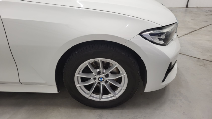 Zdjęcie przedmiotu: BMW 320i Advantage aut