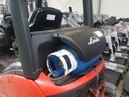 Zdjęcie przedmiotu: WOZEK WIDLOWY LINDE H16-01