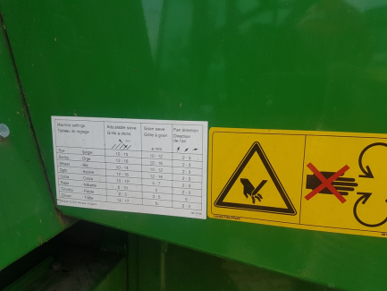 Zdjęcie przedmiotu: Kombajn Zbożowy John Deere W 330 Z HEDEREM I STOŁEM DO RZEPAKU