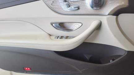 Zdjęcie przedmiotu: Mercedes-benz E 220 d Coupe 4-Matic 9G-TRONIC