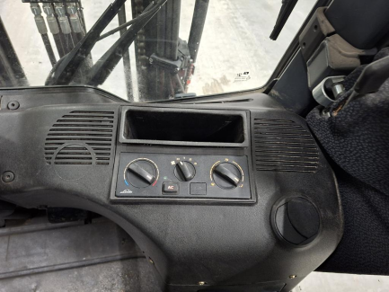 Zdjęcie przedmiotu: W&oacute;zek widłowy LINDE H20T-01