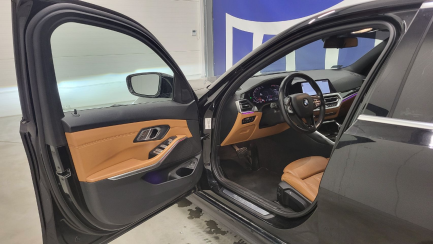 Zdjęcie przedmiotu: BMW 330i Luxury Line aut