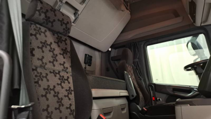 Zdjęcie przedmiotu: SCANIA R460 Super E6 18.0t 4x2 NA Highline
