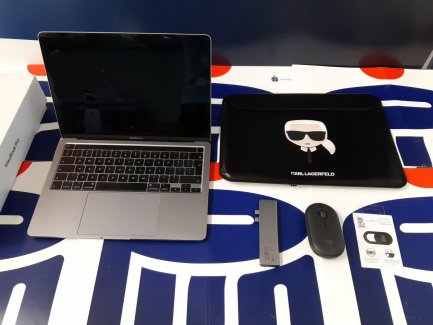 Zdjęcie przedmiotu: Laptop / Notebook Apple MacBook Pro 13" z Touch Bar, 4-rdzeinowy Intel Core i5 1.4 GHz , 8 gen, RAM 8 GB, dysk 512GB SSD kod producenta: MXK52ZE/A z akcesoriami